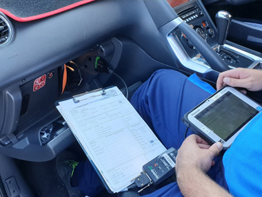 Peugeot 3008 is plugged in to Diagnostic equipment as part of import test Peugeot 3008 Diagnostic check